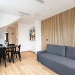Les Suites Hcr